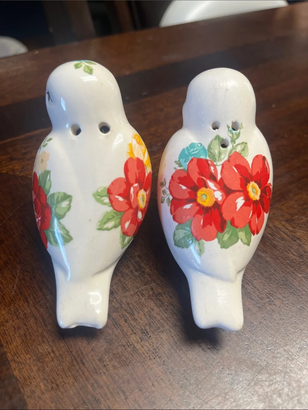 Pioneer woman  White Ceramic Floral Bird Figurines Salt & Pepper Shaker Set of 2